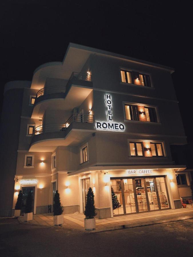 Hotel Romeo Корча Екстериор снимка