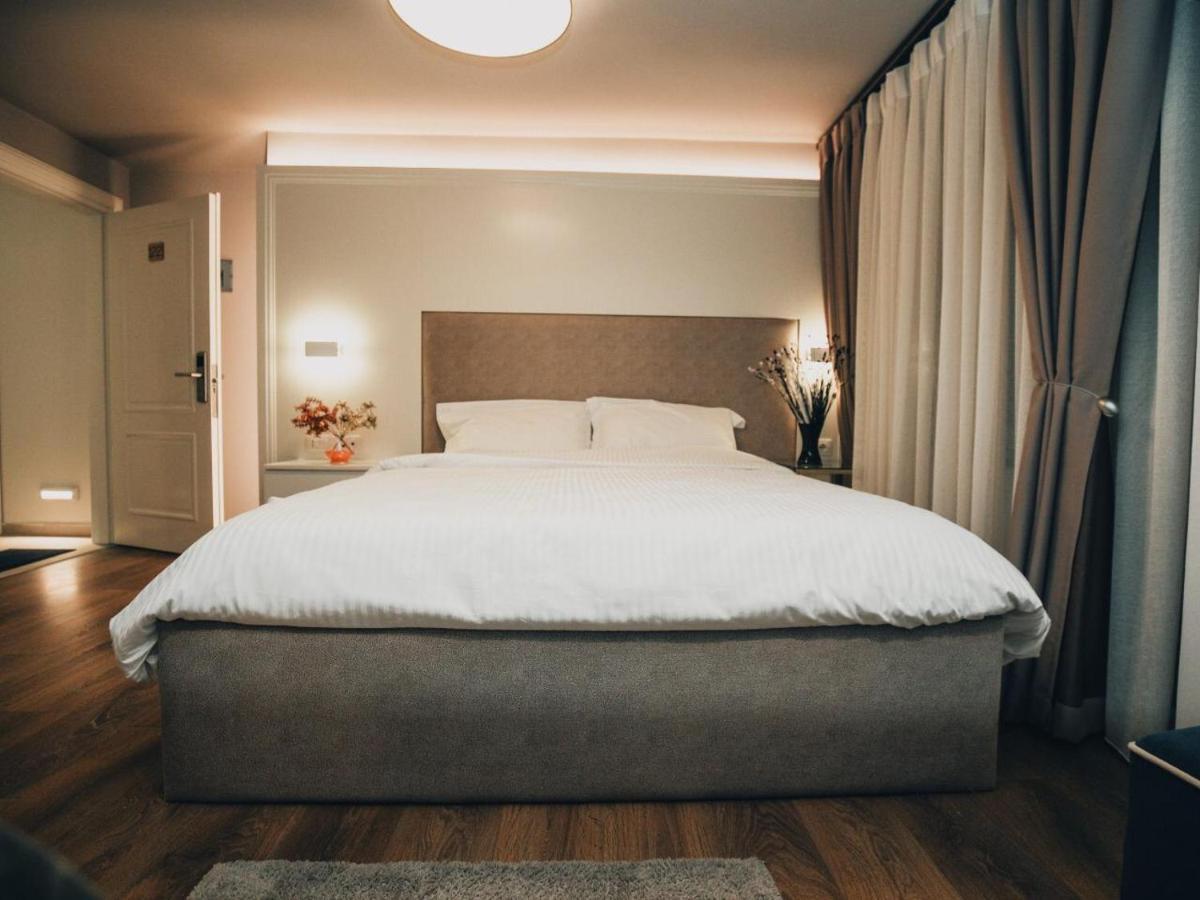 Hotel Romeo Корча Екстериор снимка