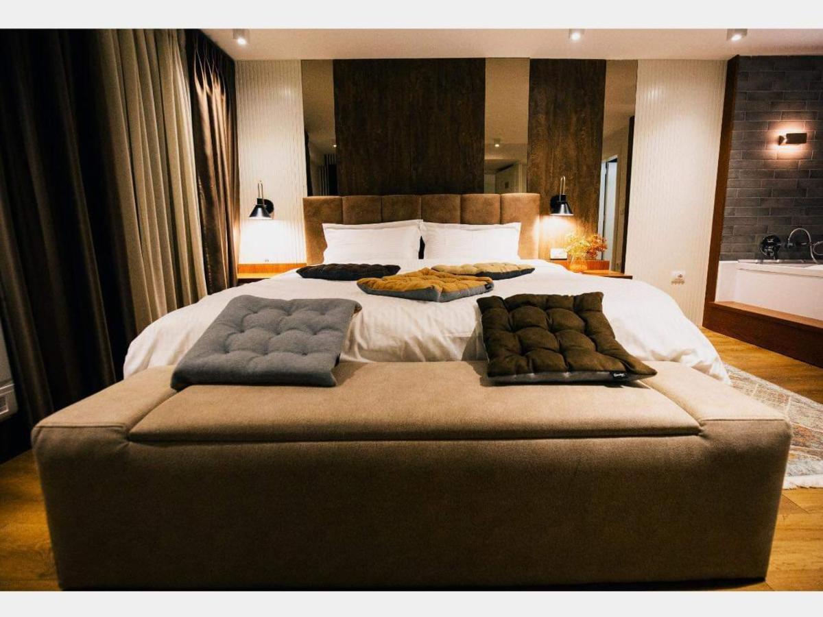 Hotel Romeo Корча Екстериор снимка