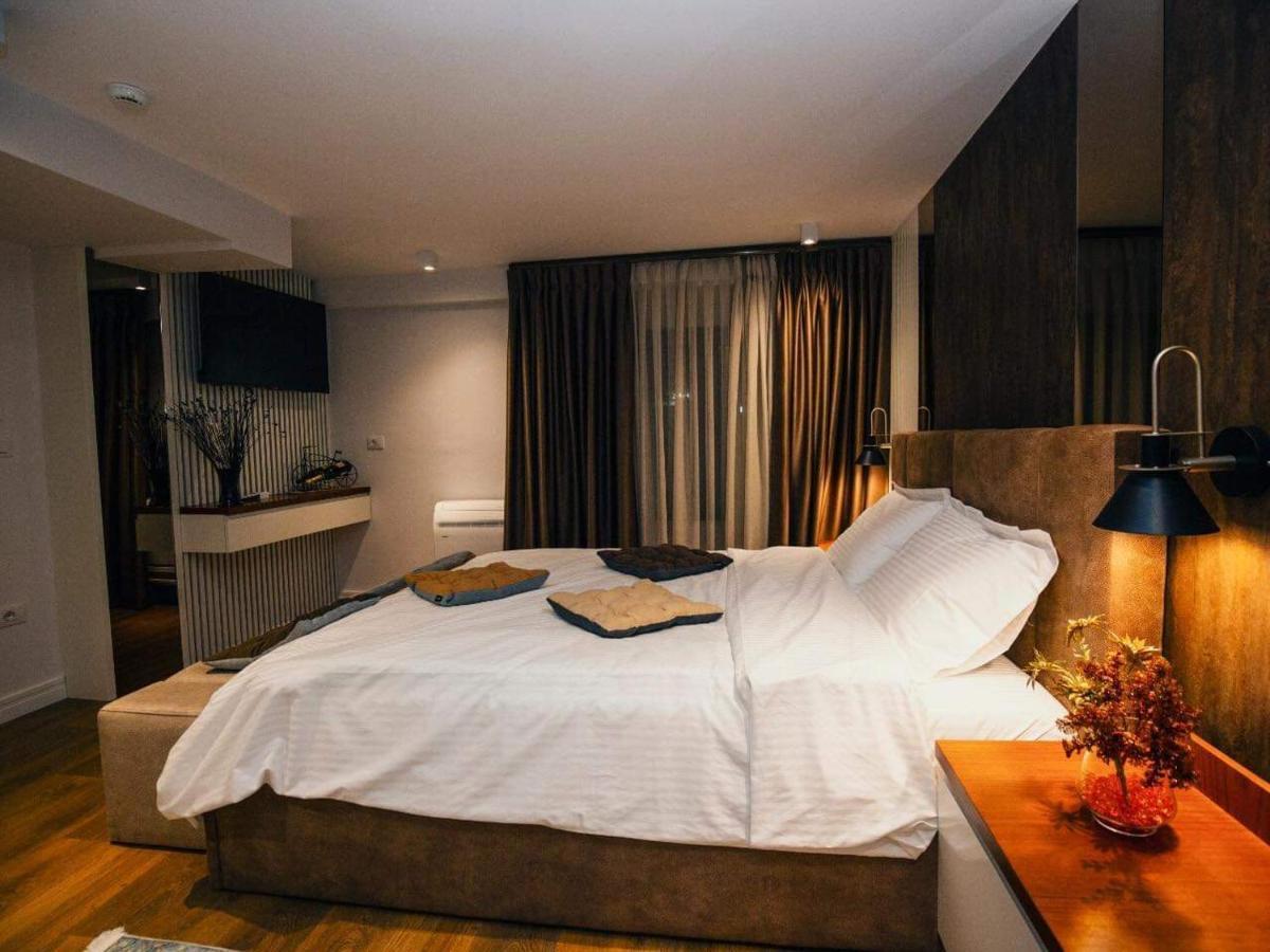 Hotel Romeo Корча Екстериор снимка