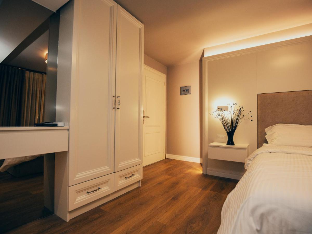 Hotel Romeo Корча Екстериор снимка