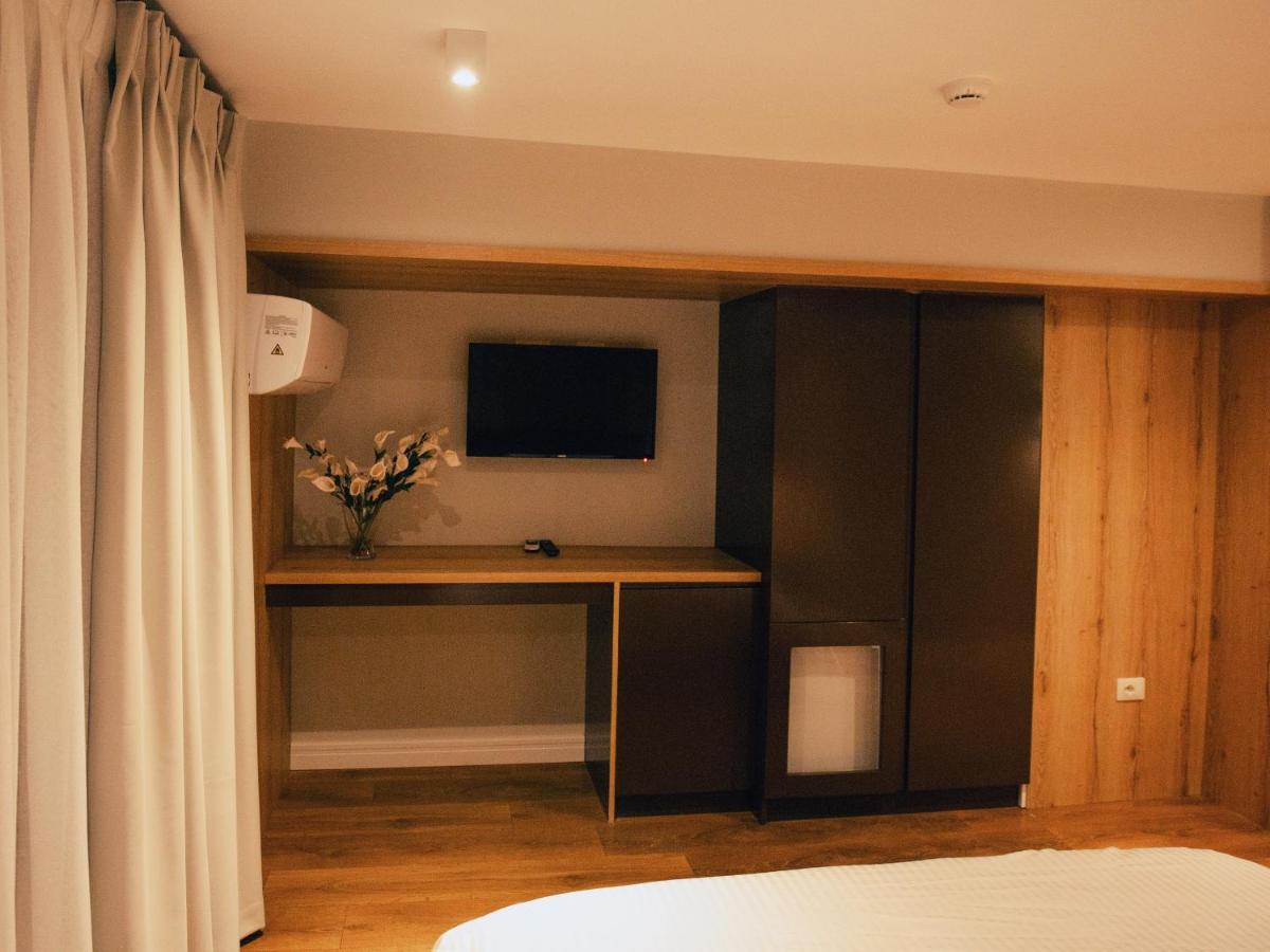 Hotel Romeo Корча Екстериор снимка