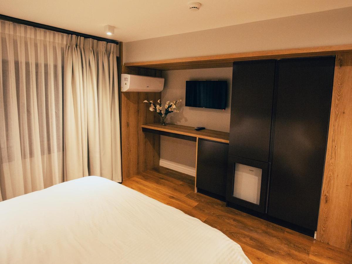 Hotel Romeo Корча Екстериор снимка