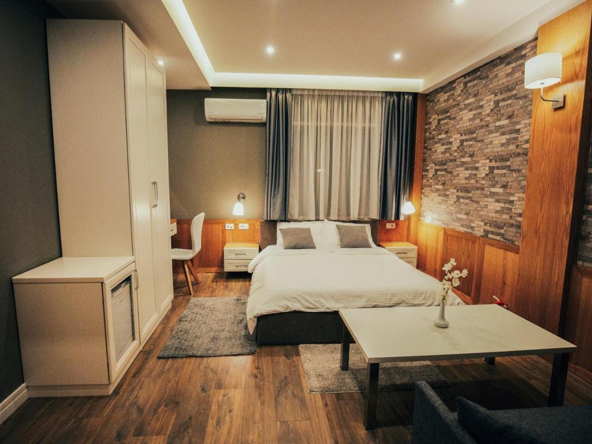 Hotel Romeo Корча Екстериор снимка