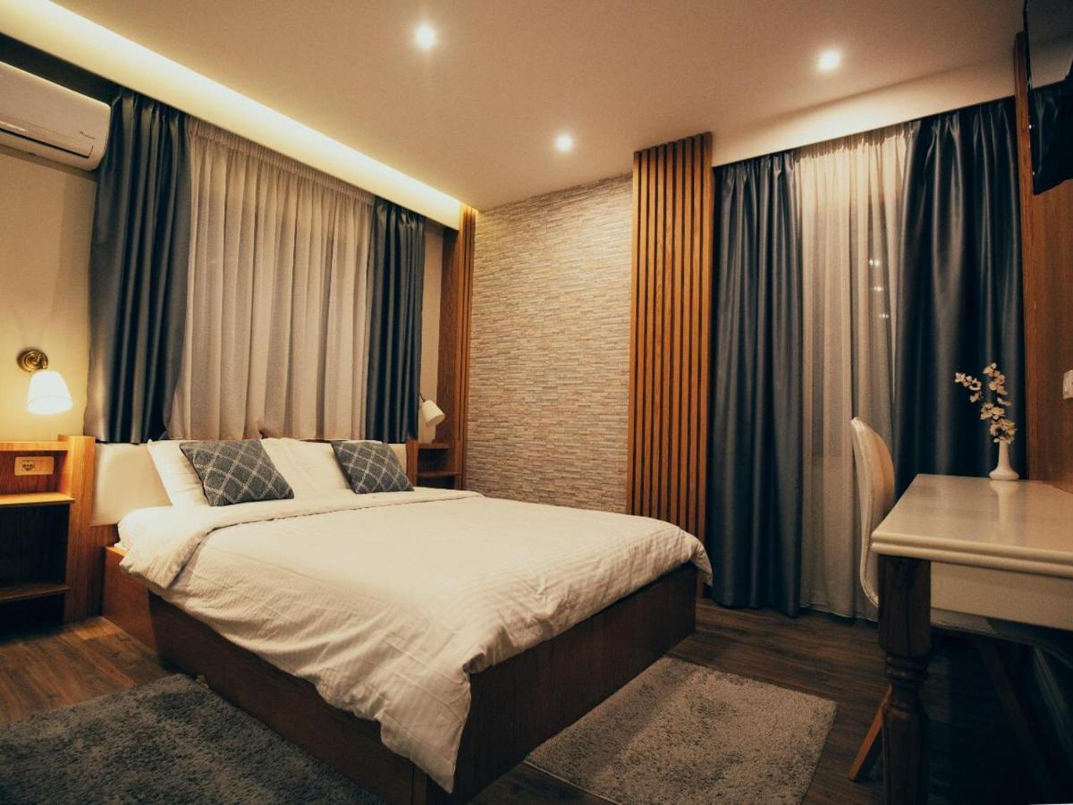 Hotel Romeo Корча Екстериор снимка