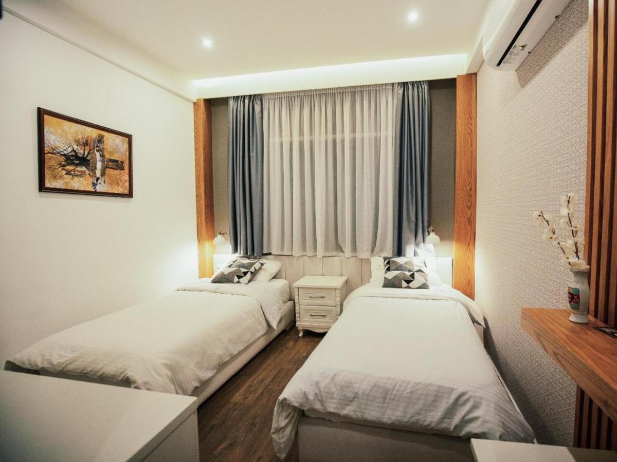 Hotel Romeo Корча Екстериор снимка