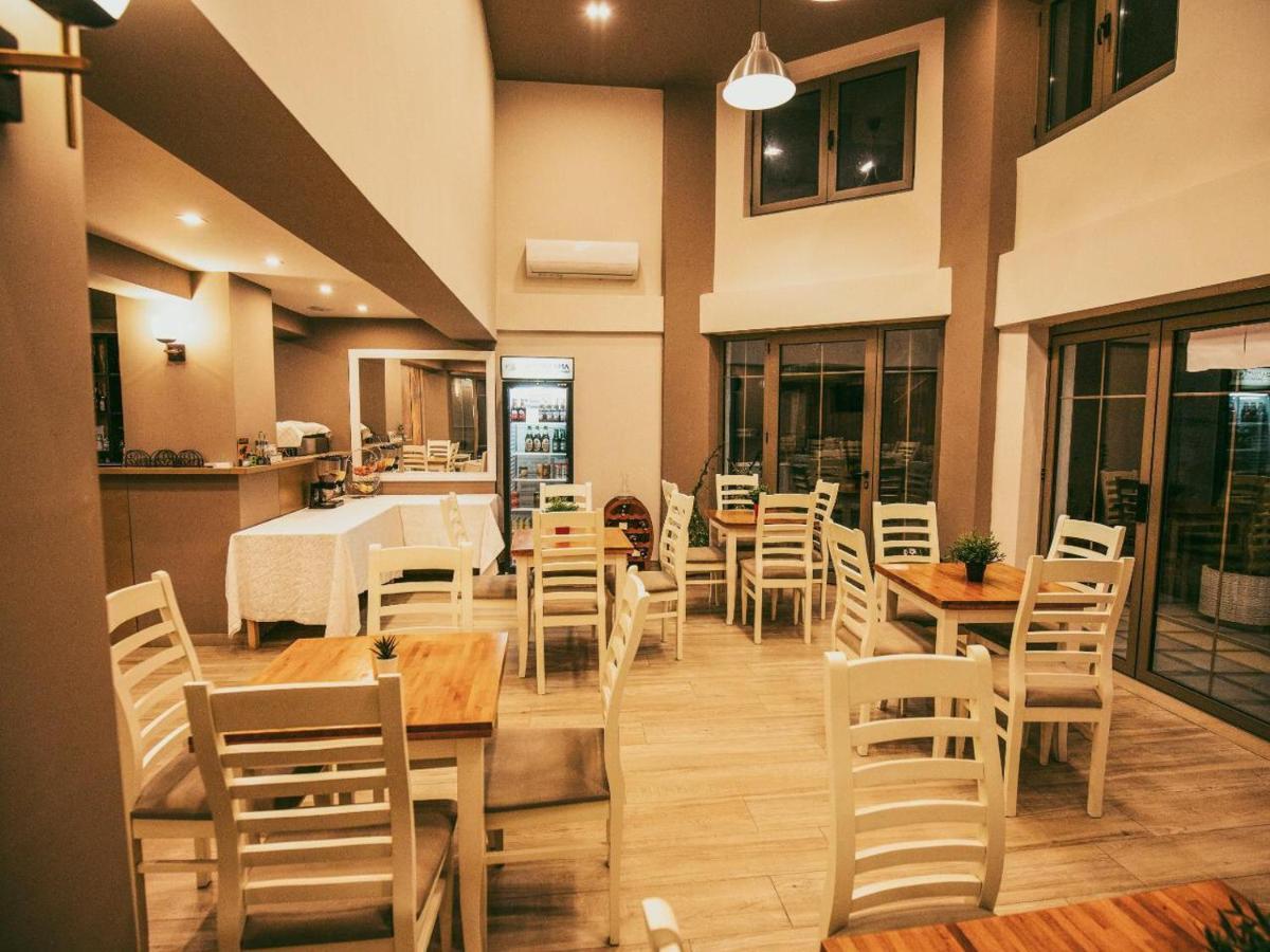 Hotel Romeo Корча Екстериор снимка