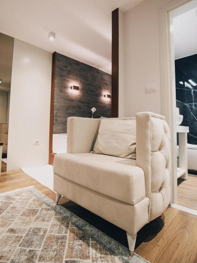 Hotel Romeo Корча Екстериор снимка