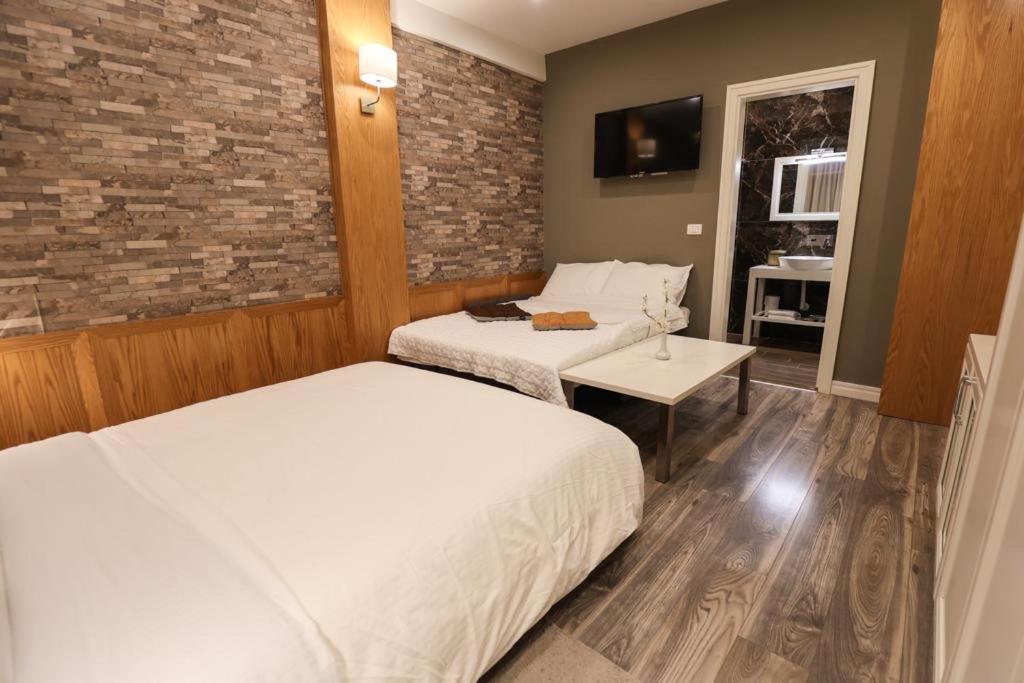 Hotel Romeo Корча Екстериор снимка