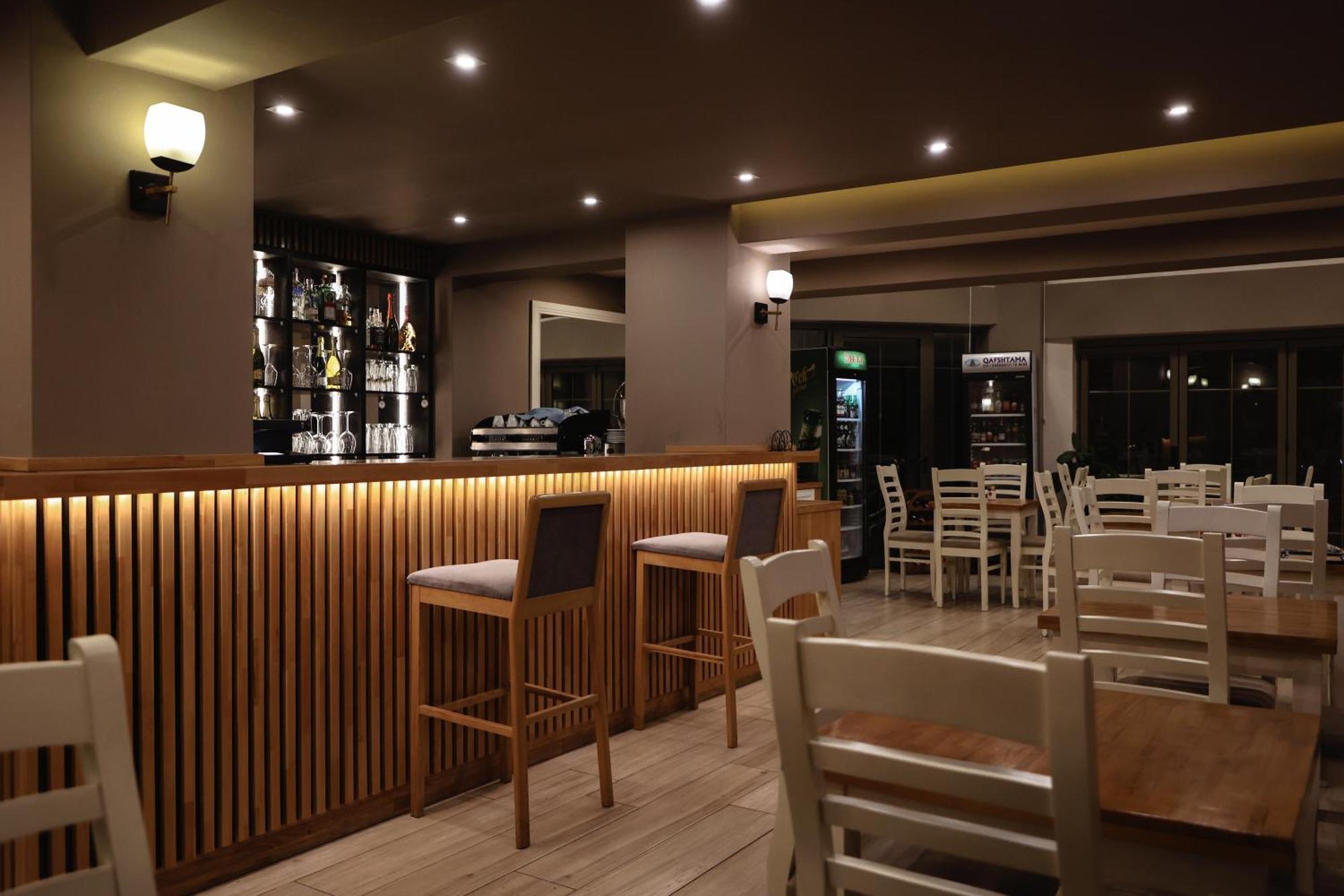 Hotel Romeo Корча Екстериор снимка