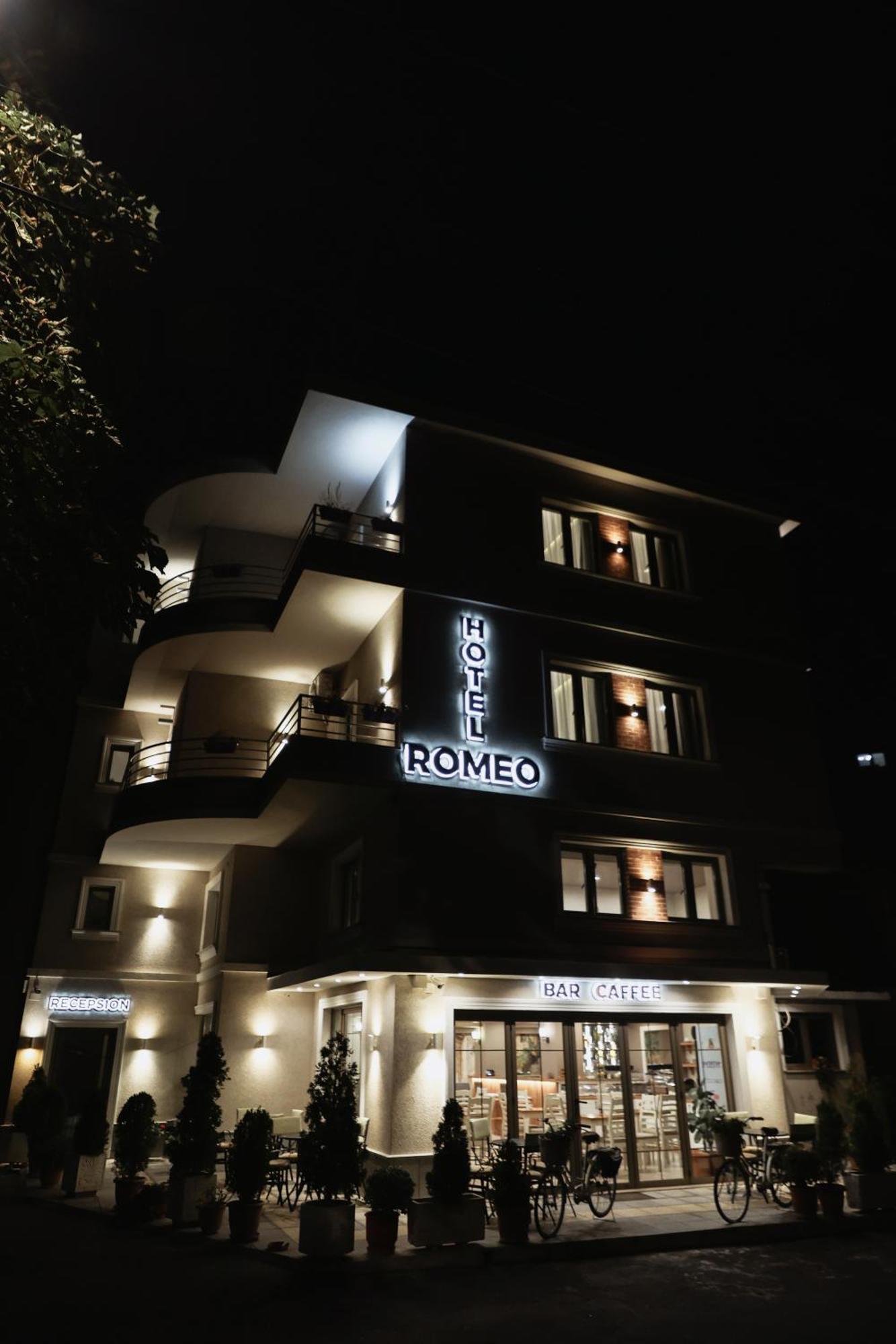 Hotel Romeo Корча Екстериор снимка