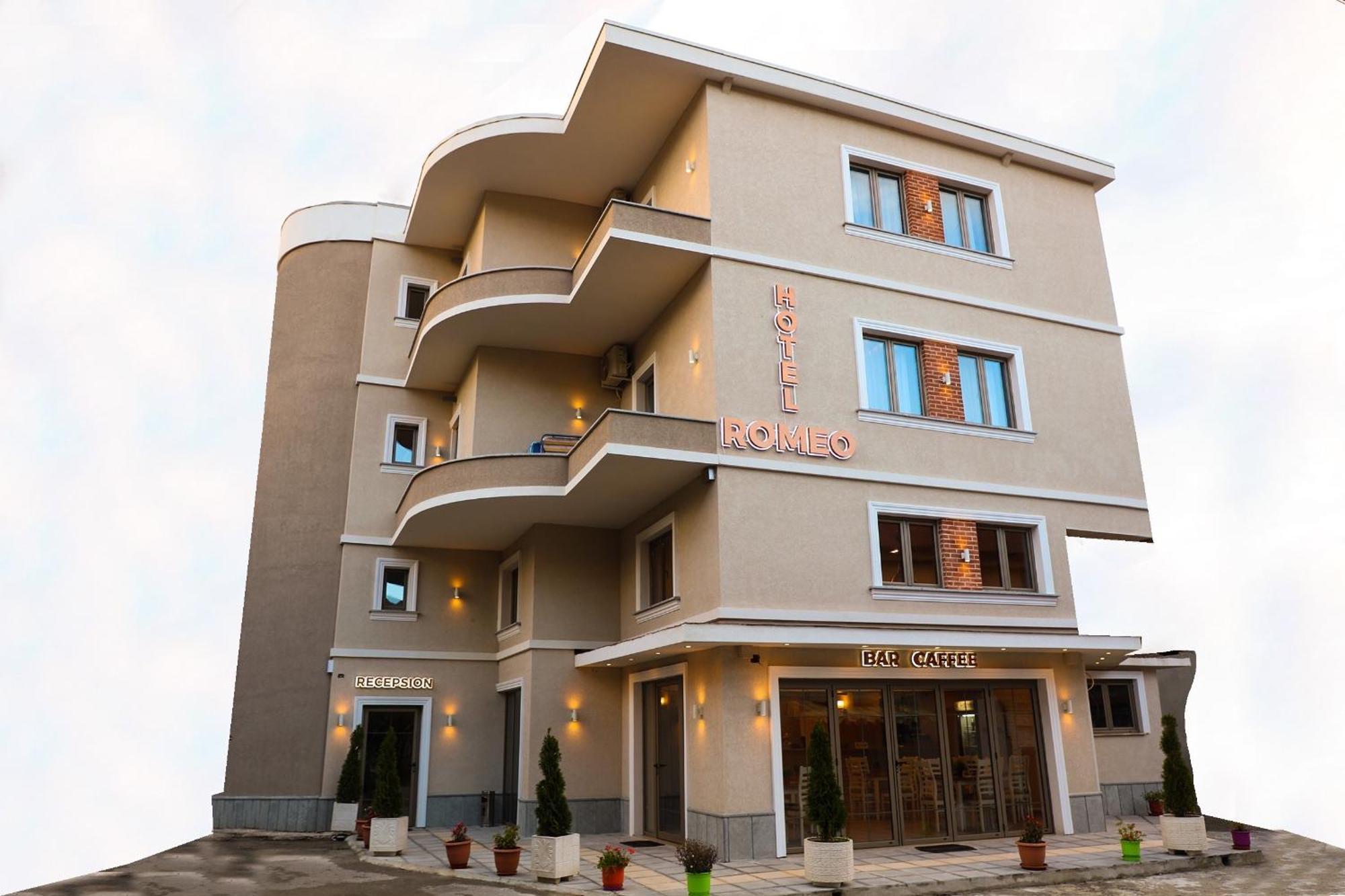 Hotel Romeo Корча Екстериор снимка