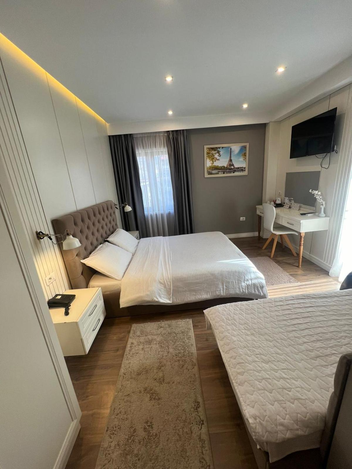 Hotel Romeo Корча Екстериор снимка