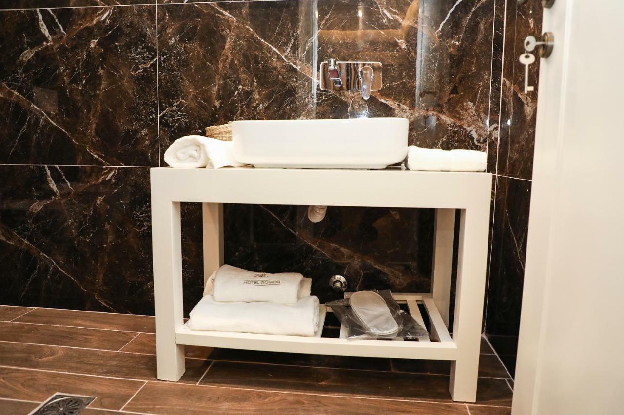 Hotel Romeo Корча Екстериор снимка
