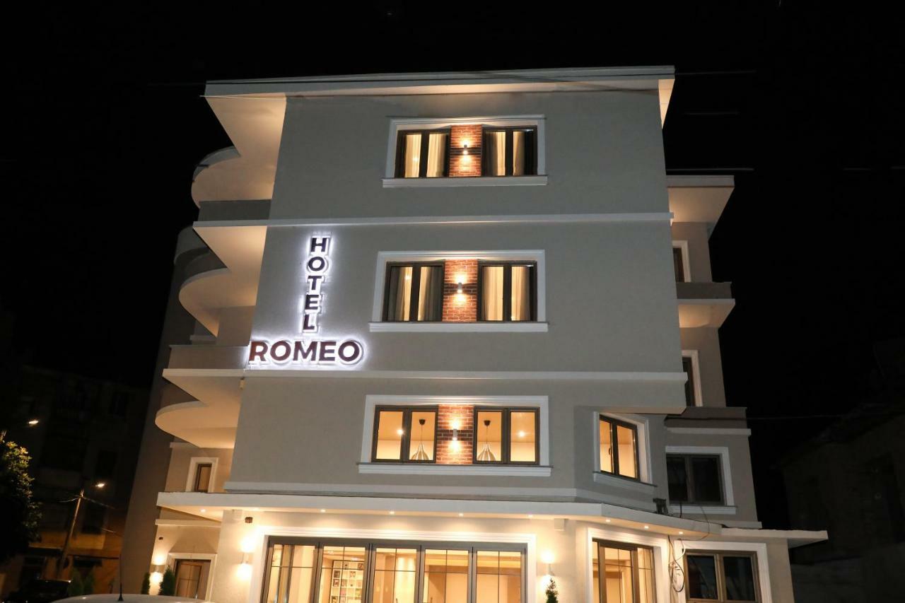 Hotel Romeo Корча Екстериор снимка