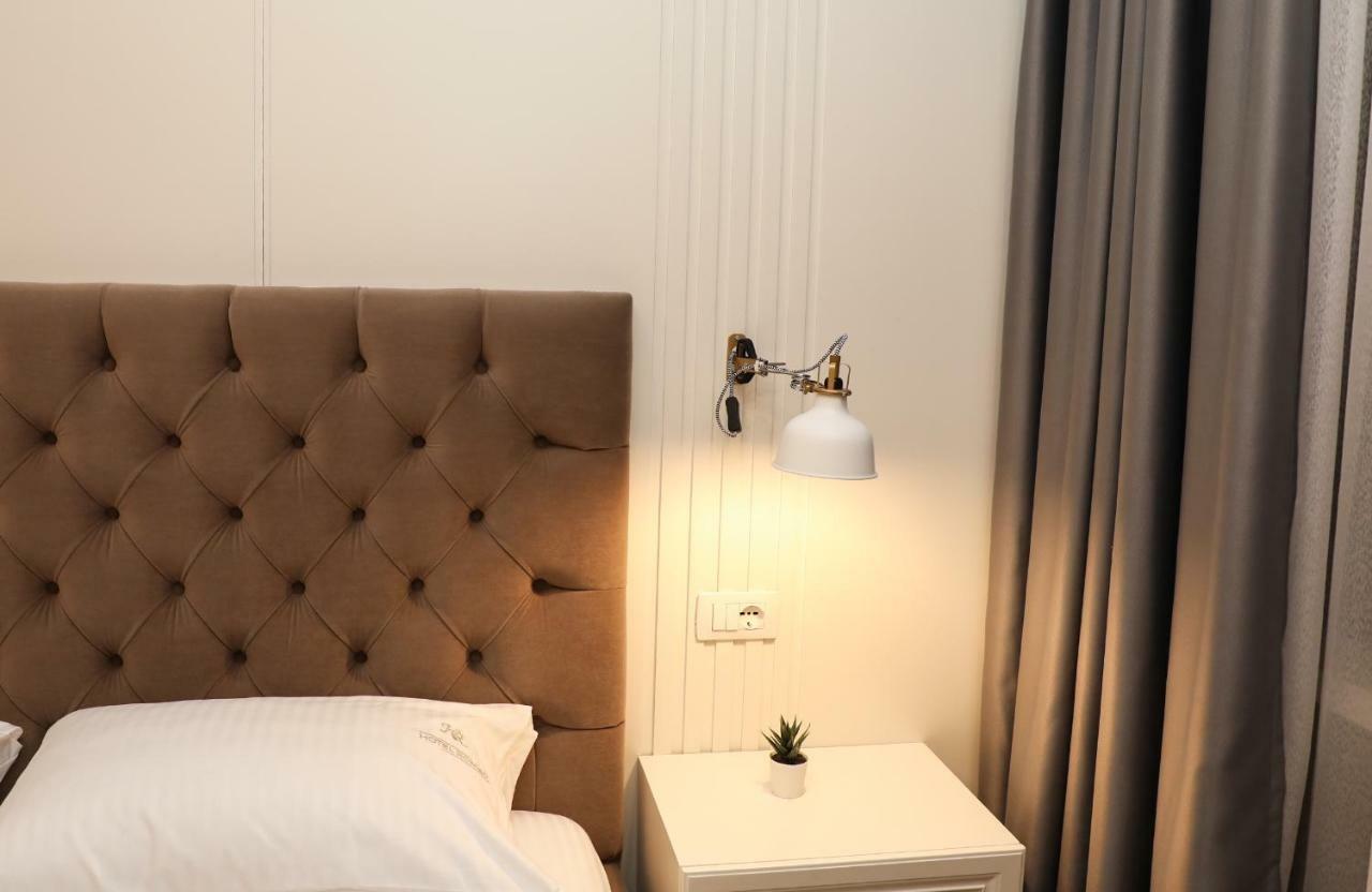 Hotel Romeo Корча Екстериор снимка