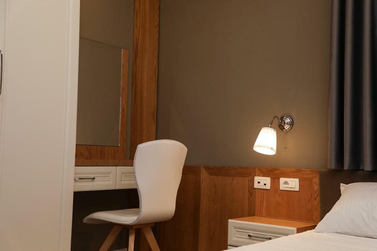 Hotel Romeo Корча Екстериор снимка