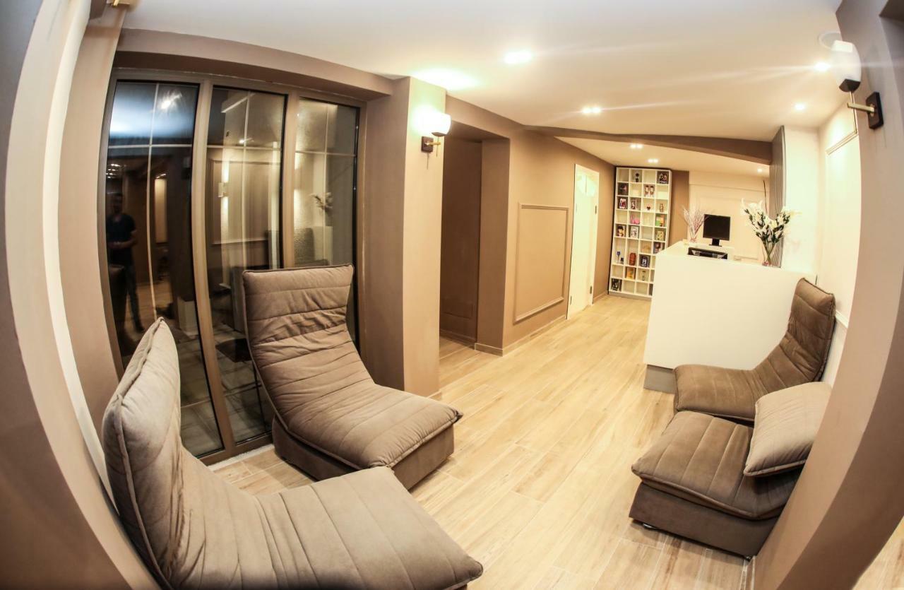 Hotel Romeo Корча Екстериор снимка